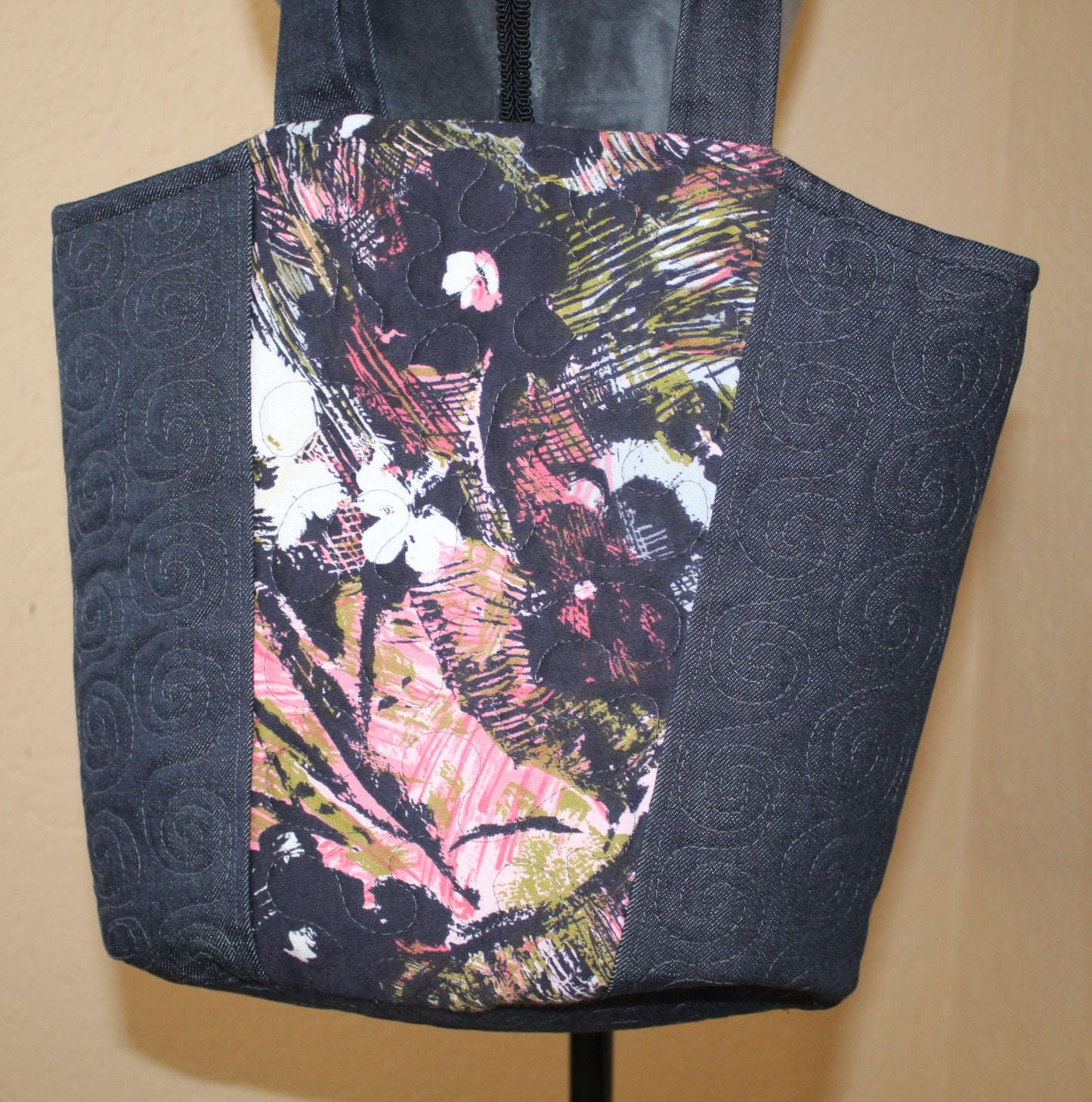 Patchwork handbag with embrodiery design