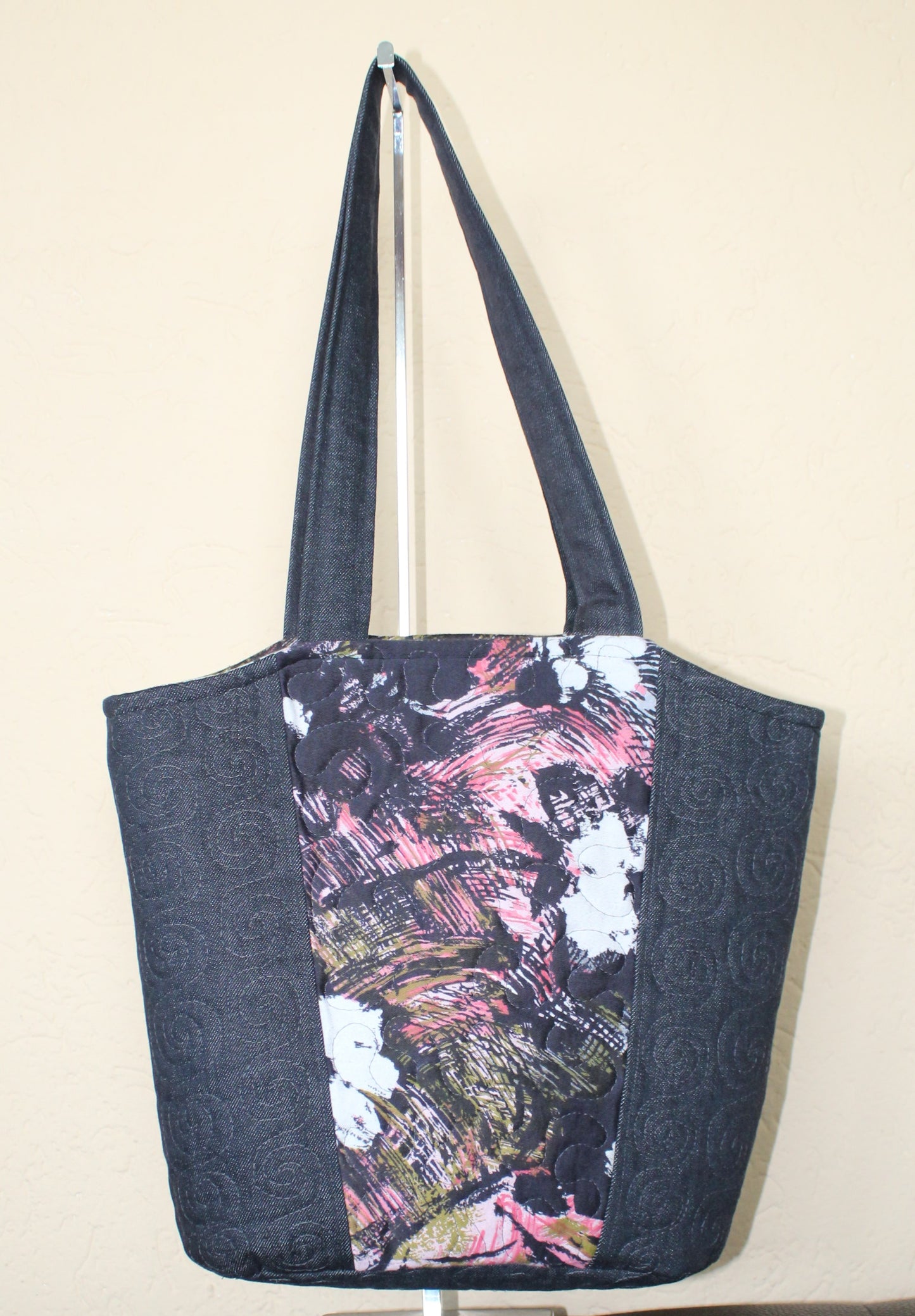 Patchwork handbag with embrodiery design